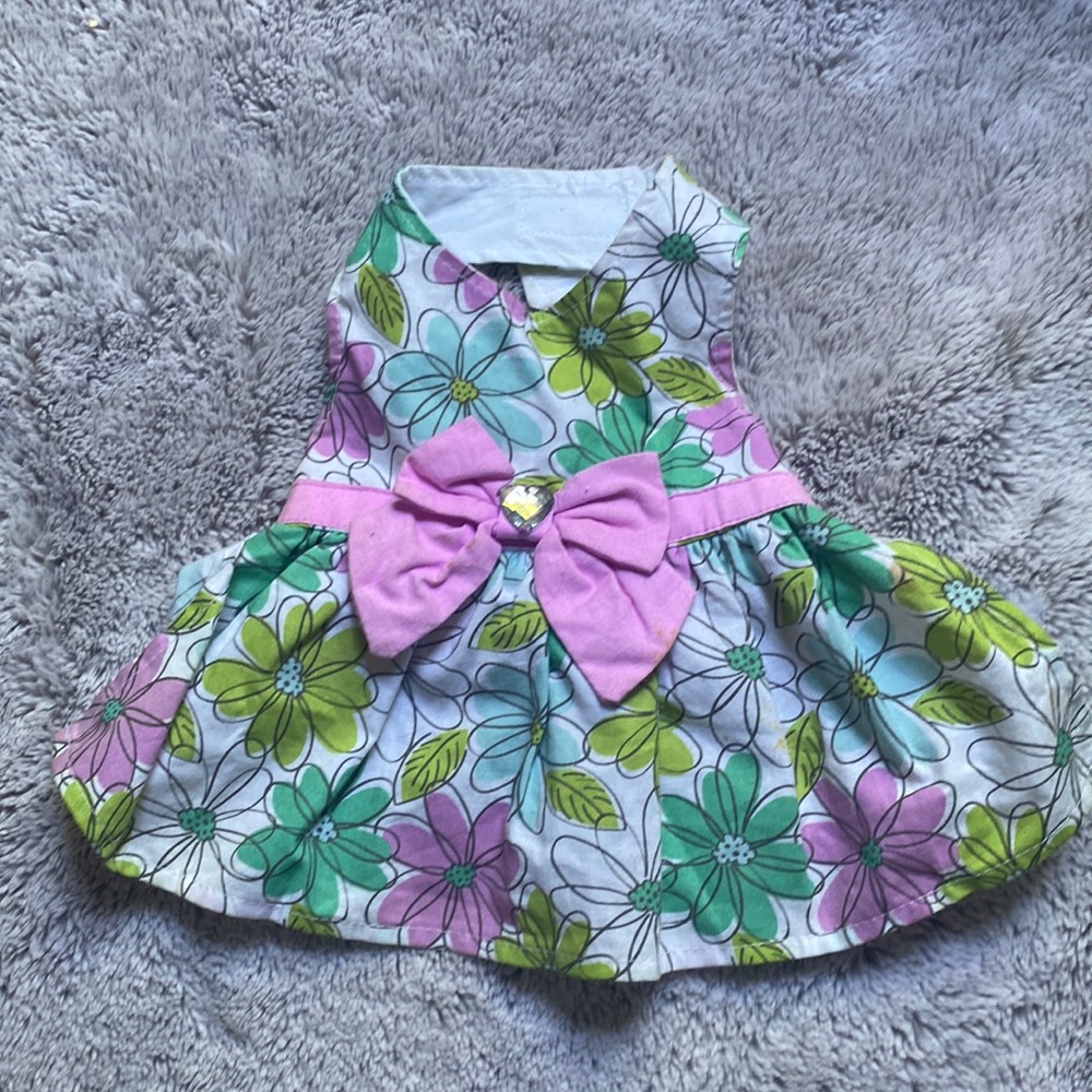 Size small halter dog dress. Used. Clean.